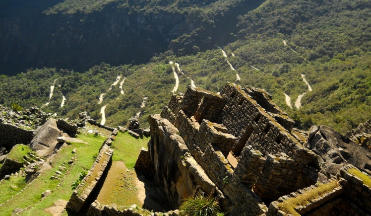Estrada por onde os bus sobem a Machu Picchu